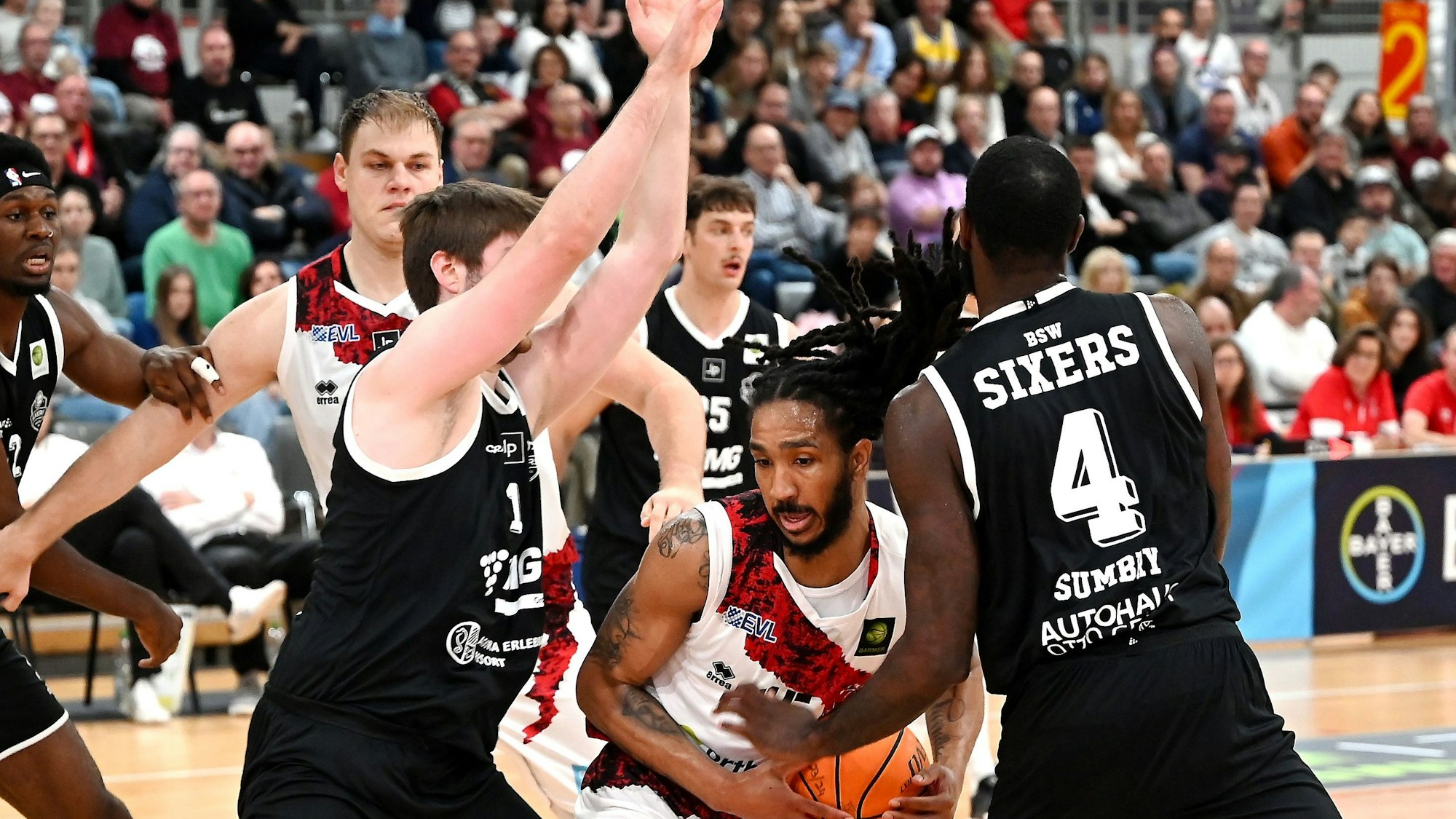 27.10.2024 Basketball-Bayer Giants Leverkusen -Sixers
mitte: Donte Nicholas (Bayer)
Foto: Uli Herhaus