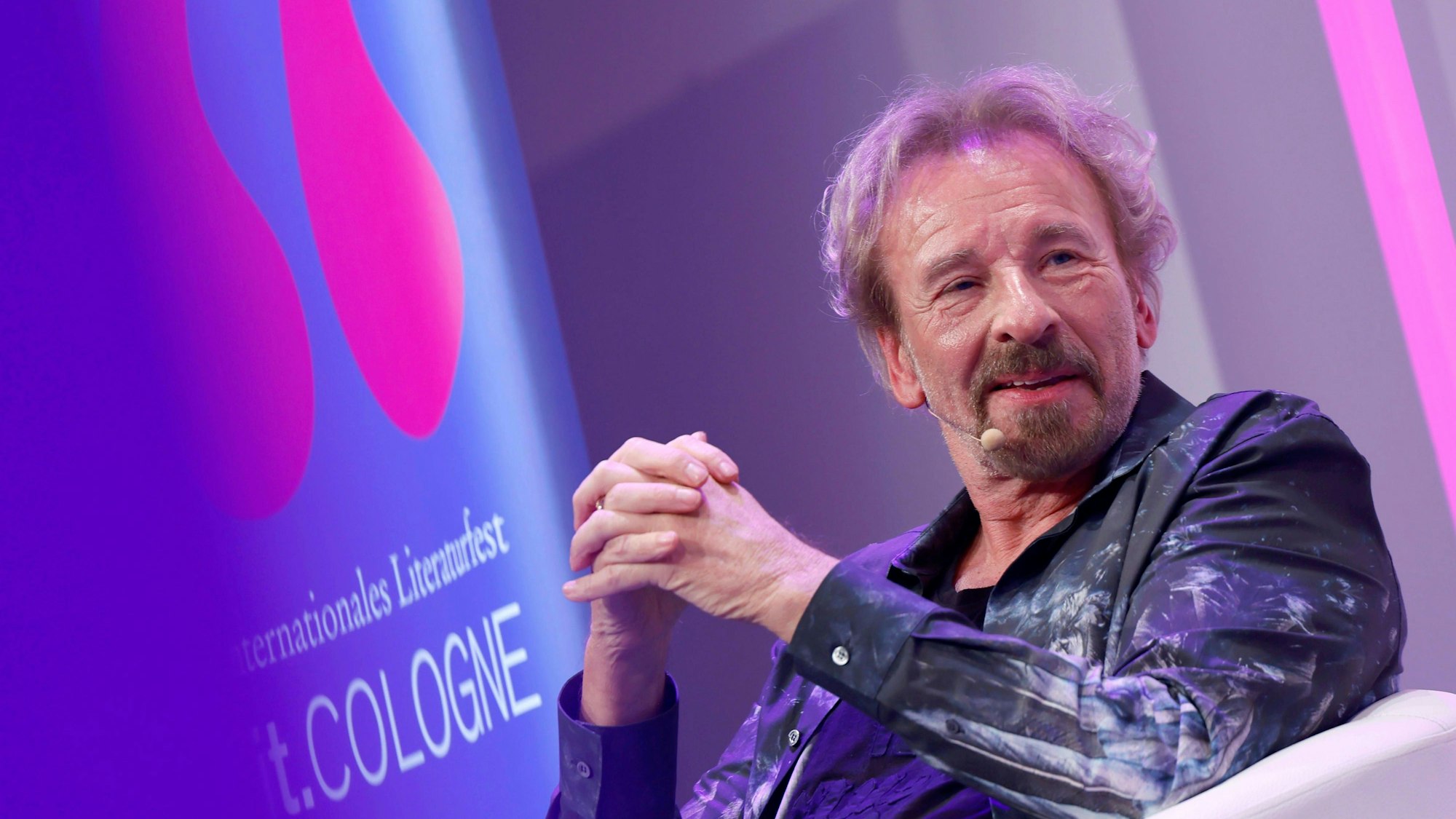 Thomas Gottschalk spricht auf der lit.Cologne-Bühne.