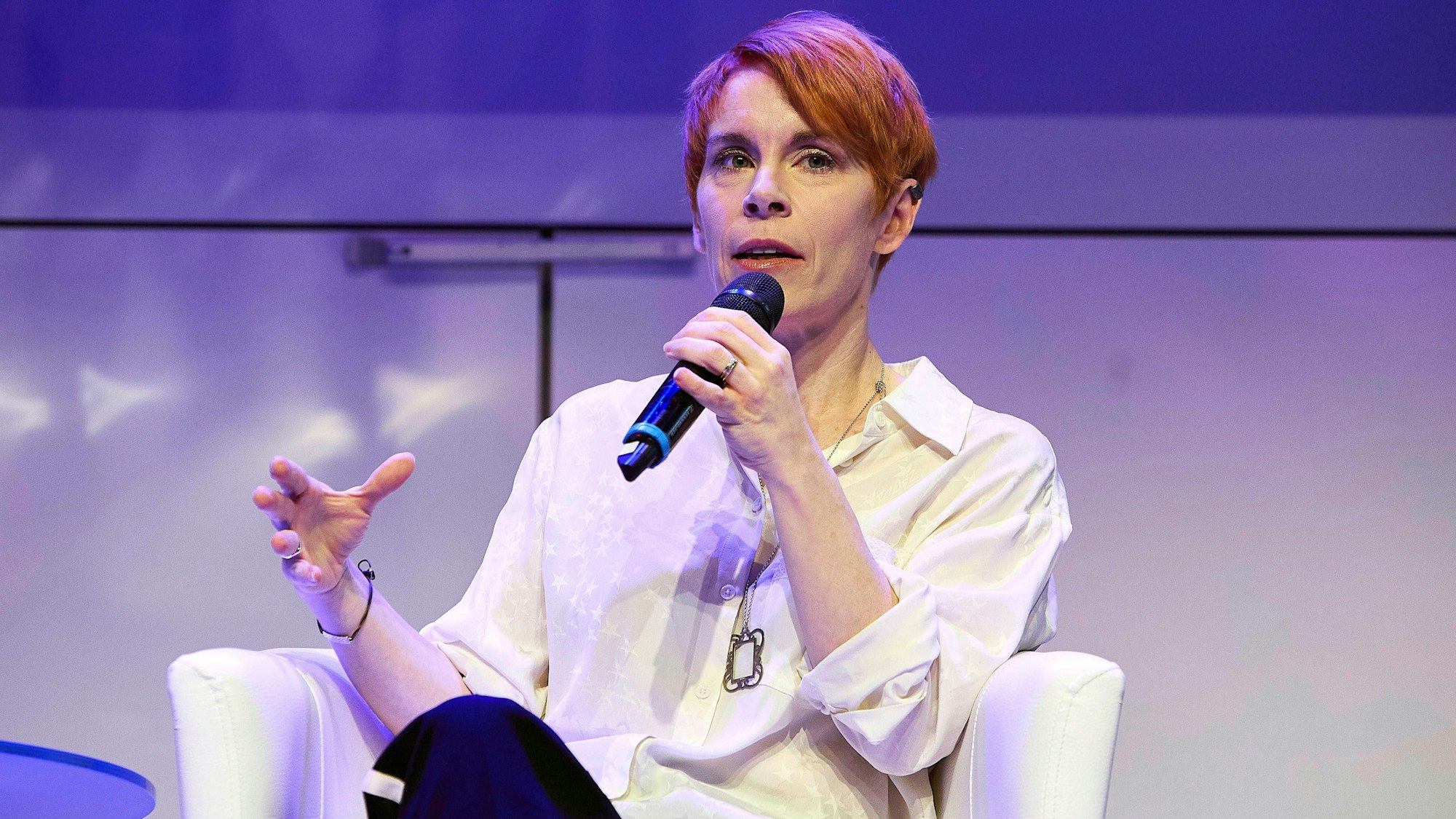 Tana French bei der lit.Cologne 2024 Spezial Veranstaltung Feuerjagd in der Flora Köln. Köln, 13.10.2024 *** Tana French at the lit Cologne 2024 special event Fire Hunt in the Flora Cologne Cologne, 13 10 2024 Foto:xK.xSchulzx/xFuturexImagex french_4018