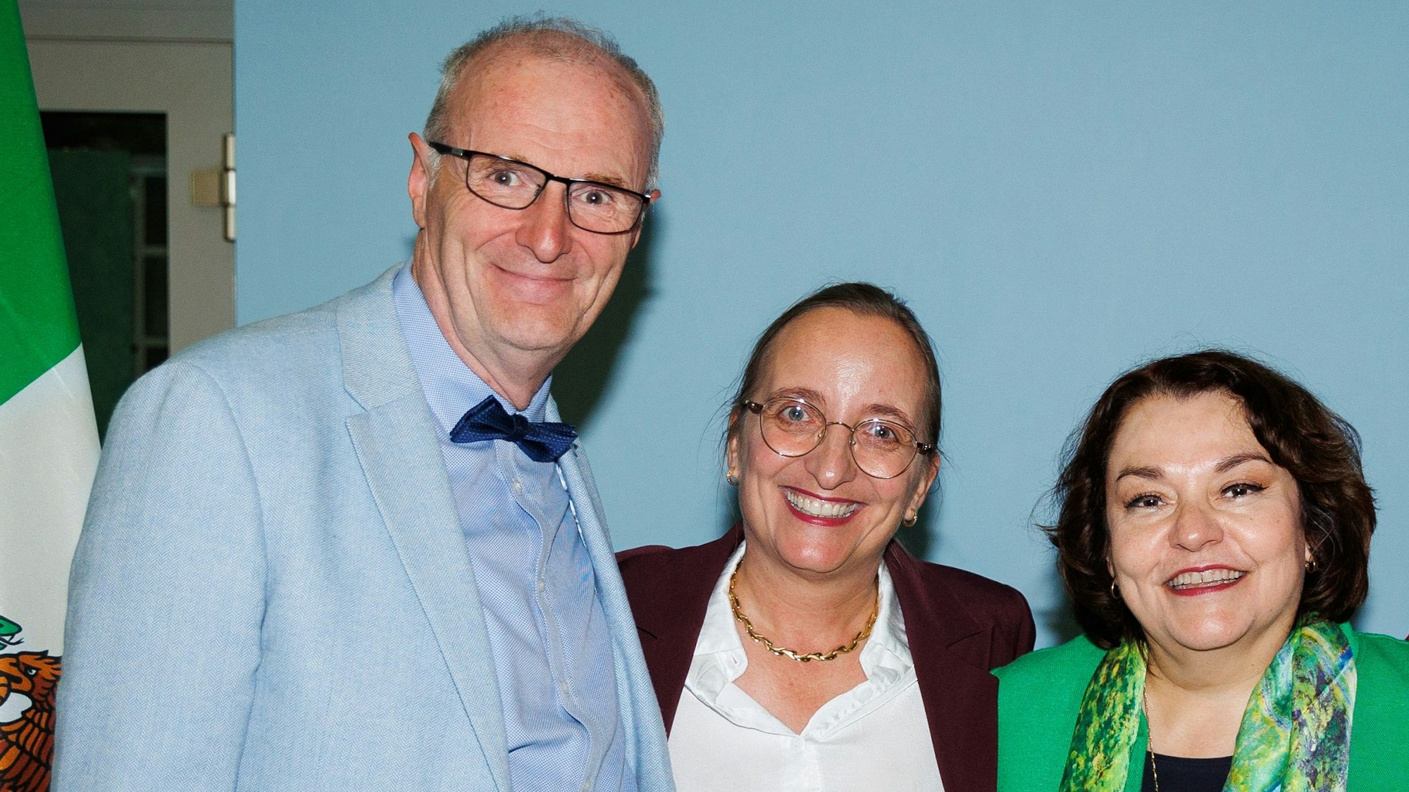 Zu sehen sind in der Vorderansicht von links: Bürgermeister der Stadt Köln Dr. Ralf Heinen, Honorarkonsulin der Vereinigten Mexikanischen Staaten Helga Grabbe, Botschafterin Cecilia Villanueva, Generalkonsulin der Vereinigten Mexikanischen Staaten in Frankfurt am Main.