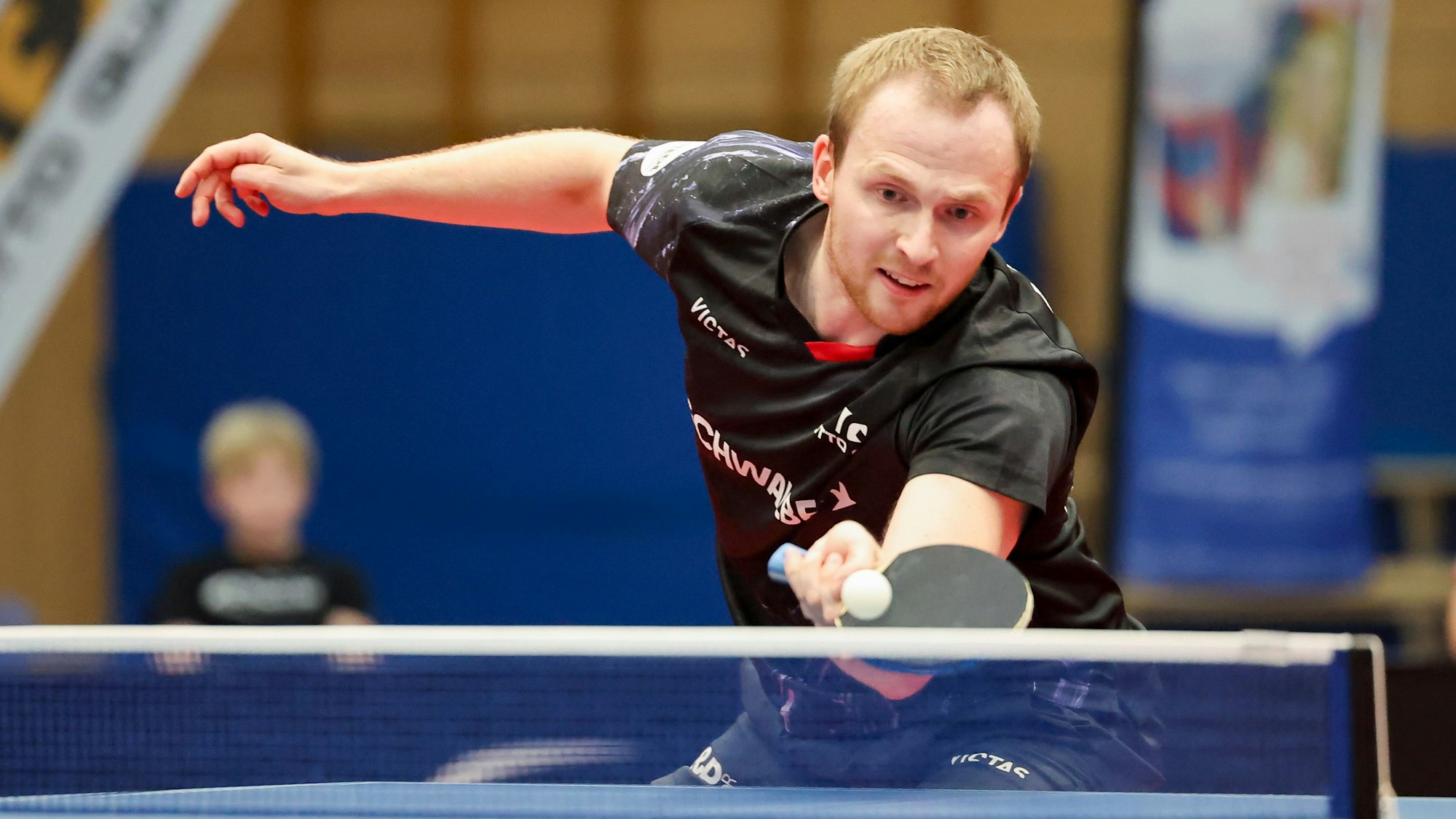 Tischtennis-Profi Benedikt Duda in einer Spielsituation.