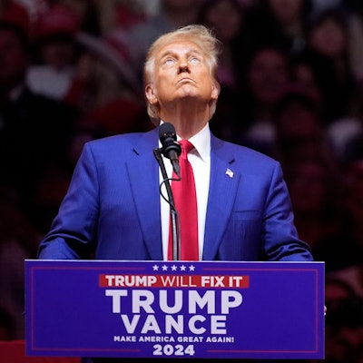 27.10.2024, USA, New York: Der republikanische US-Präsidentschaftskandidat und ehemalige US-Präsident Donald Trump spricht bei einer Wahlkampfveranstaltung im Madison Square Garden in New York.