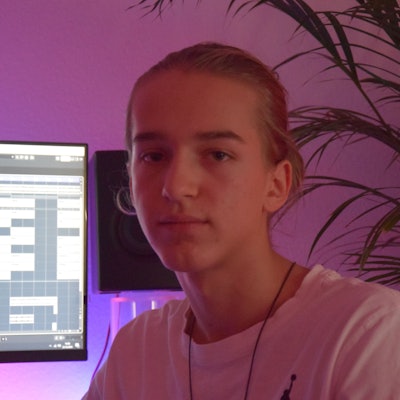 Zu sehen ist der 17-jährige Max Gasper. Unter dem Künstlernamen Lucix veröffentlicht er Hip-Hop-Melodien.