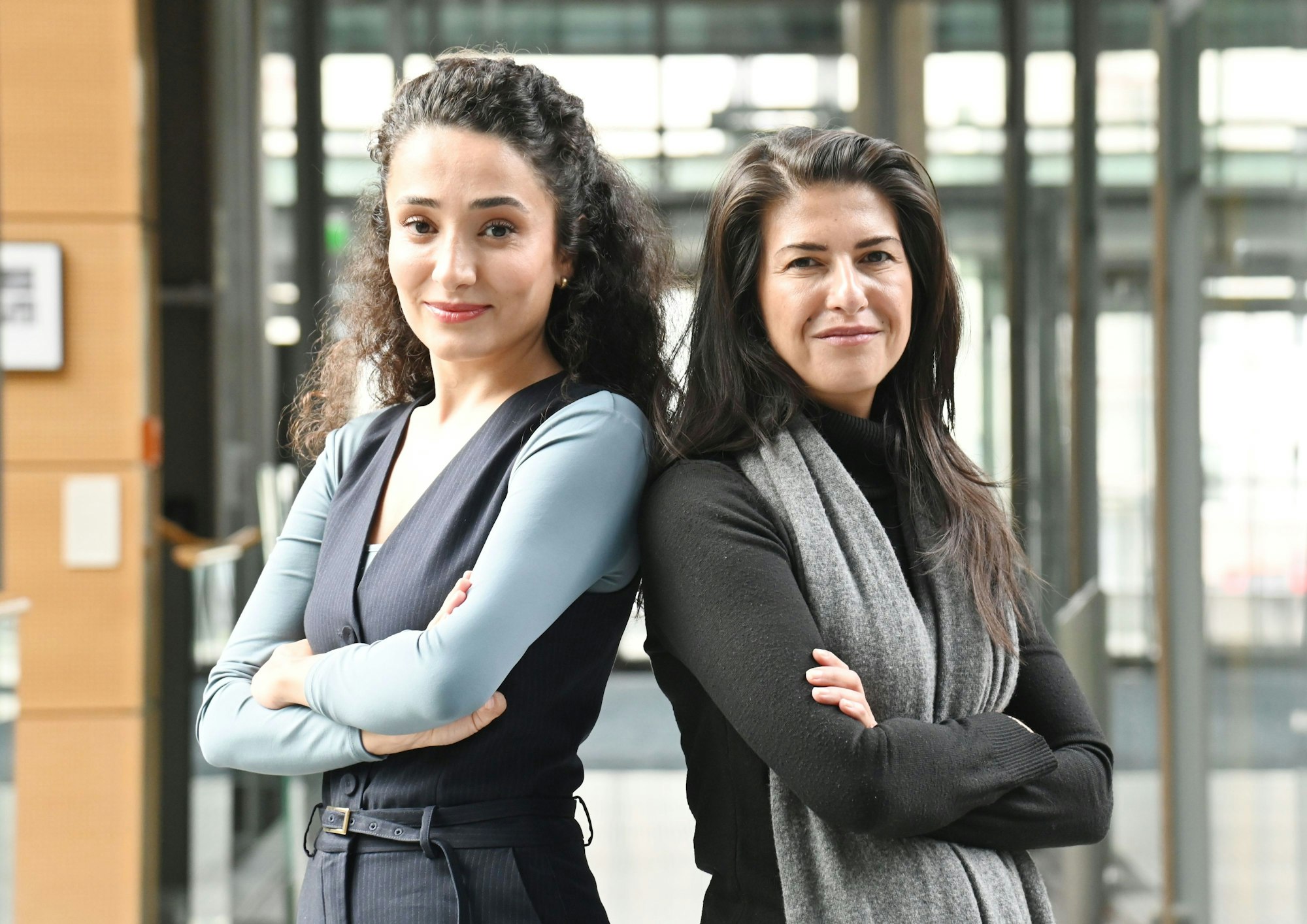 Serap Güler (rechts) und Dilan Yazicioglu im Porträt