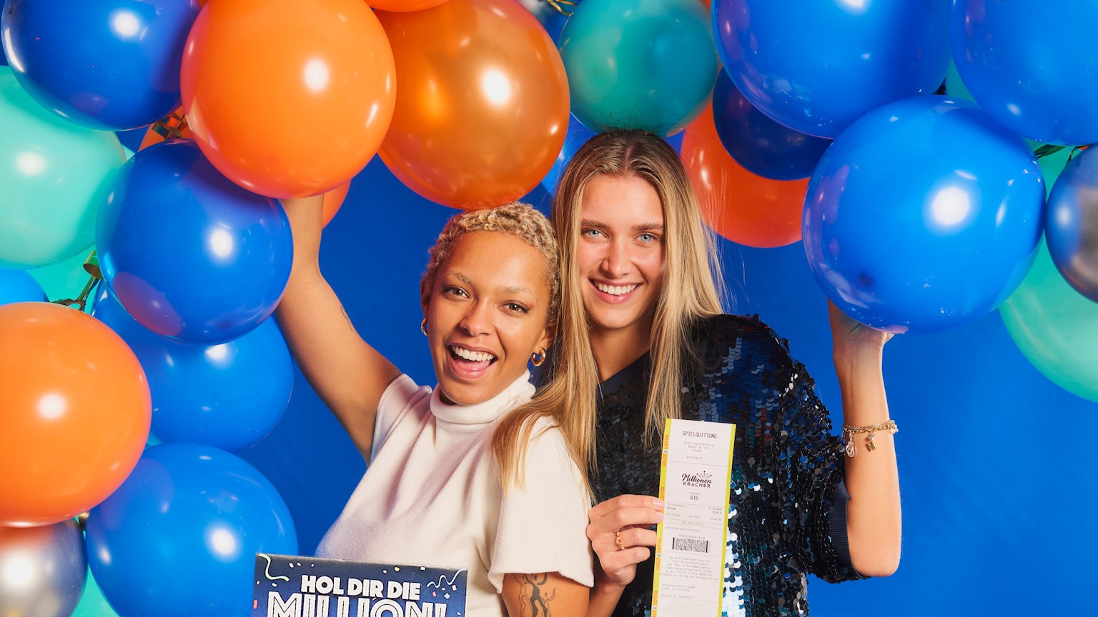 Ab heute (Montag, den 28. Oktober) sind die Lose für den MillionenKracher 2024 zu bekommen. Und wer ein (oder mehrere) Lose erwirbt, sichert sich damit die beste Chance auf eine Million Euro, die es bei WestLotto gibt (1:250.000).