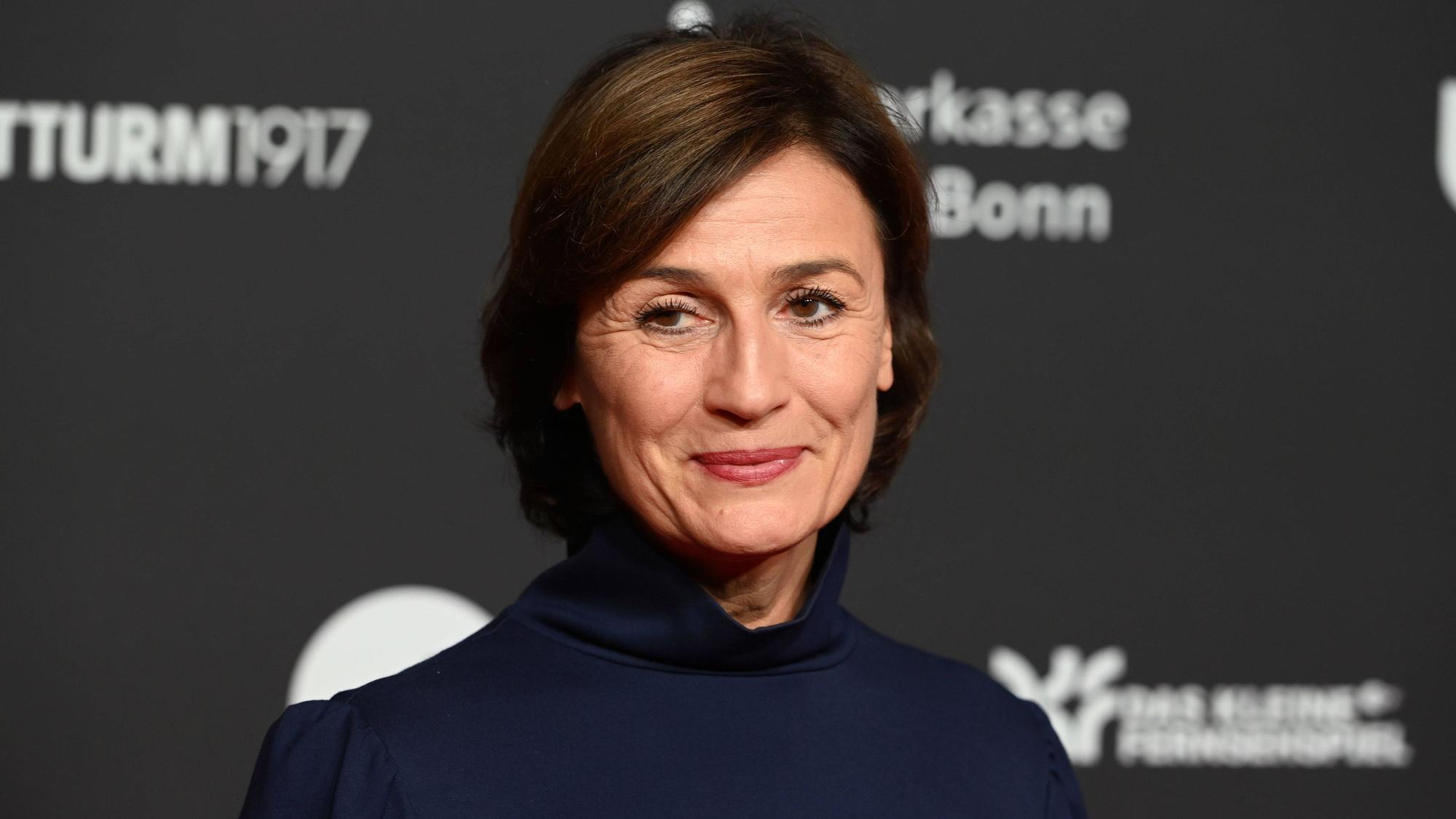 Sandra MAISCHBERGER, Moderatorin, Produzentin, Roter Teppich, Red Carpet Show, Ankunft, arrival, Eroeffnung des Film Festivals Cologne 2024 und Fotocall fuer den Film RIEFENSTAHL auf dem Film Festival Cologne 2024 in Koeln, 19.10.2024. *** Sandra MAISCHBERGER, presenter, producer, red carpet, red carpet show, arrival, opening of the Film Festival Cologne 2024 and photocall for the film RIEFENSTAHL at the Film Festival Cologne 2024 in Cologne, 19 10 2024