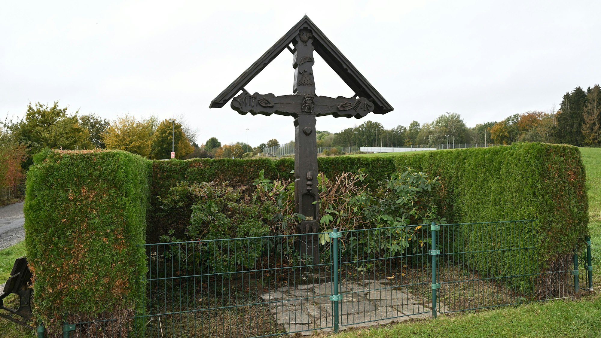 Das Foto zeigt das Wegekreuz in Dürscheid