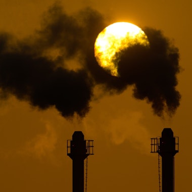 13.11.2012, Brandenburg, Schönefeld: Die Schornsteine eines Blockheizkraftwerkes.