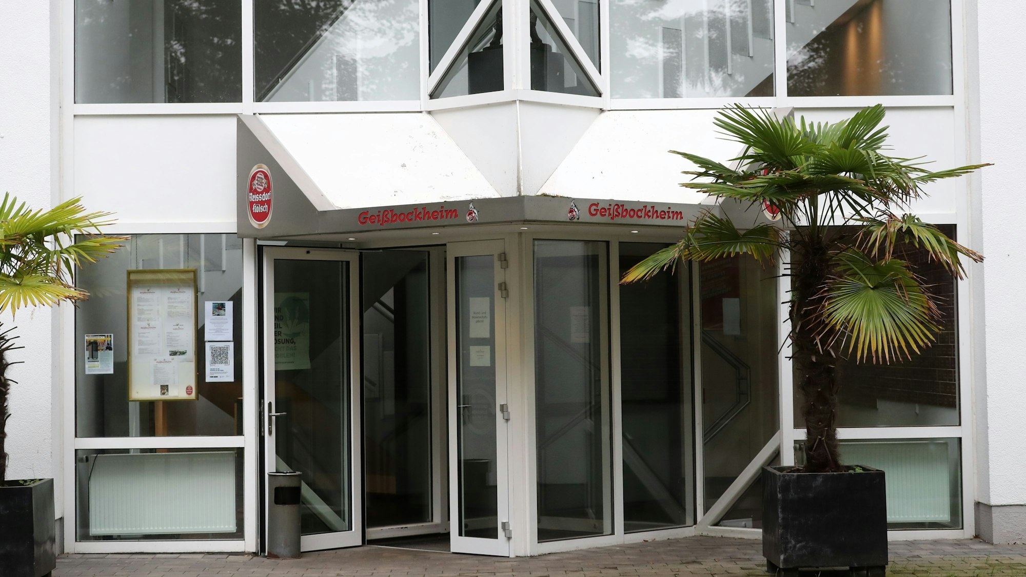 Eingang zum Restaurant im Geißbockheim