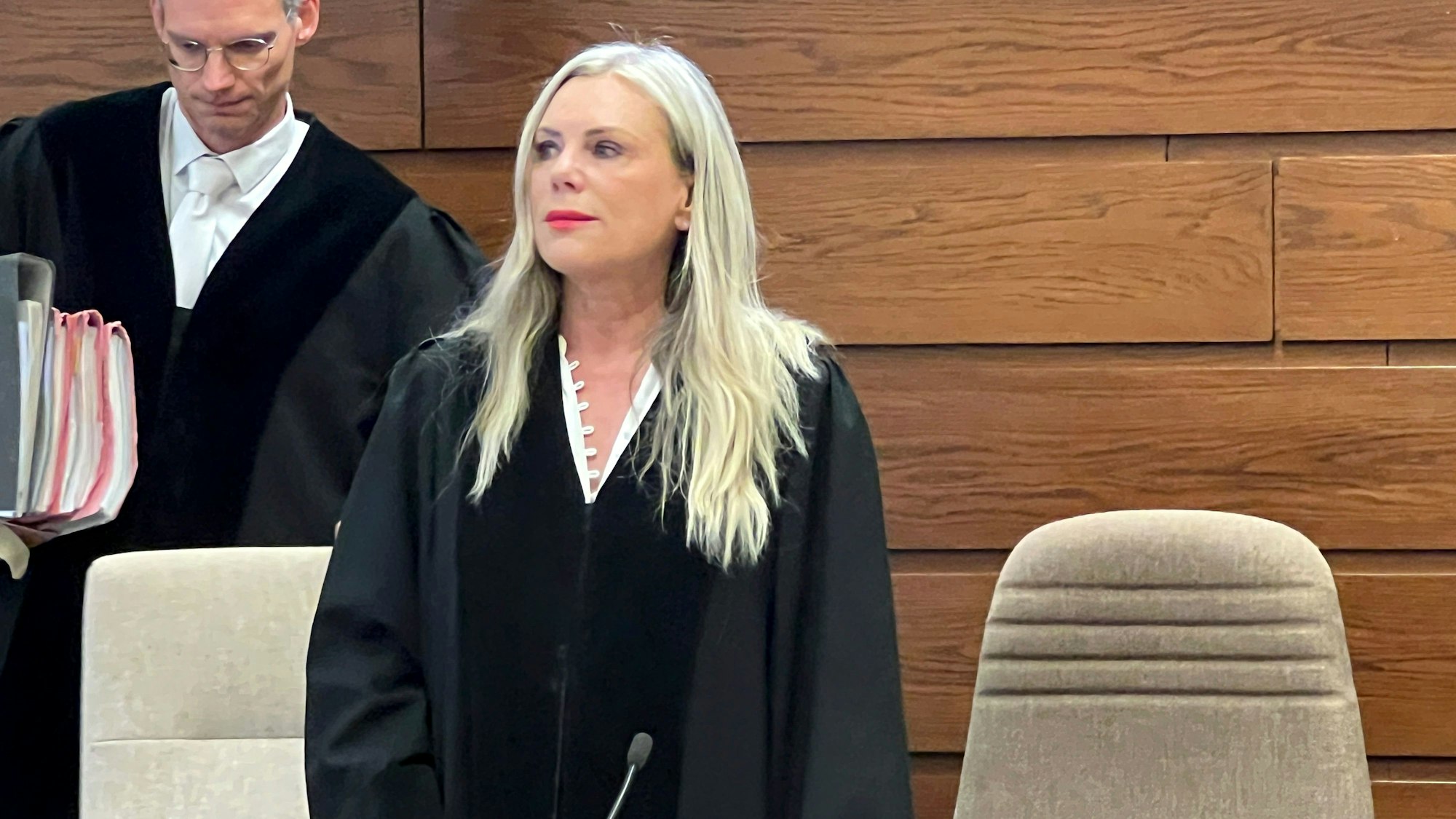 Die Vorsitzende Richterin Sabine Grobecker am Landgericht Köln beim Prozessauftakt gegen einen mutmaßlichen Messerstecher.