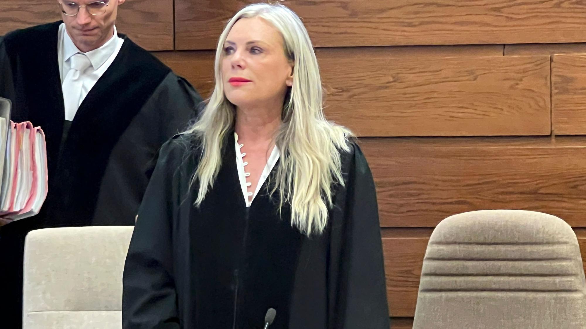 Richterin Sabine Grobecker führt den Prozess als Vorsitzende.