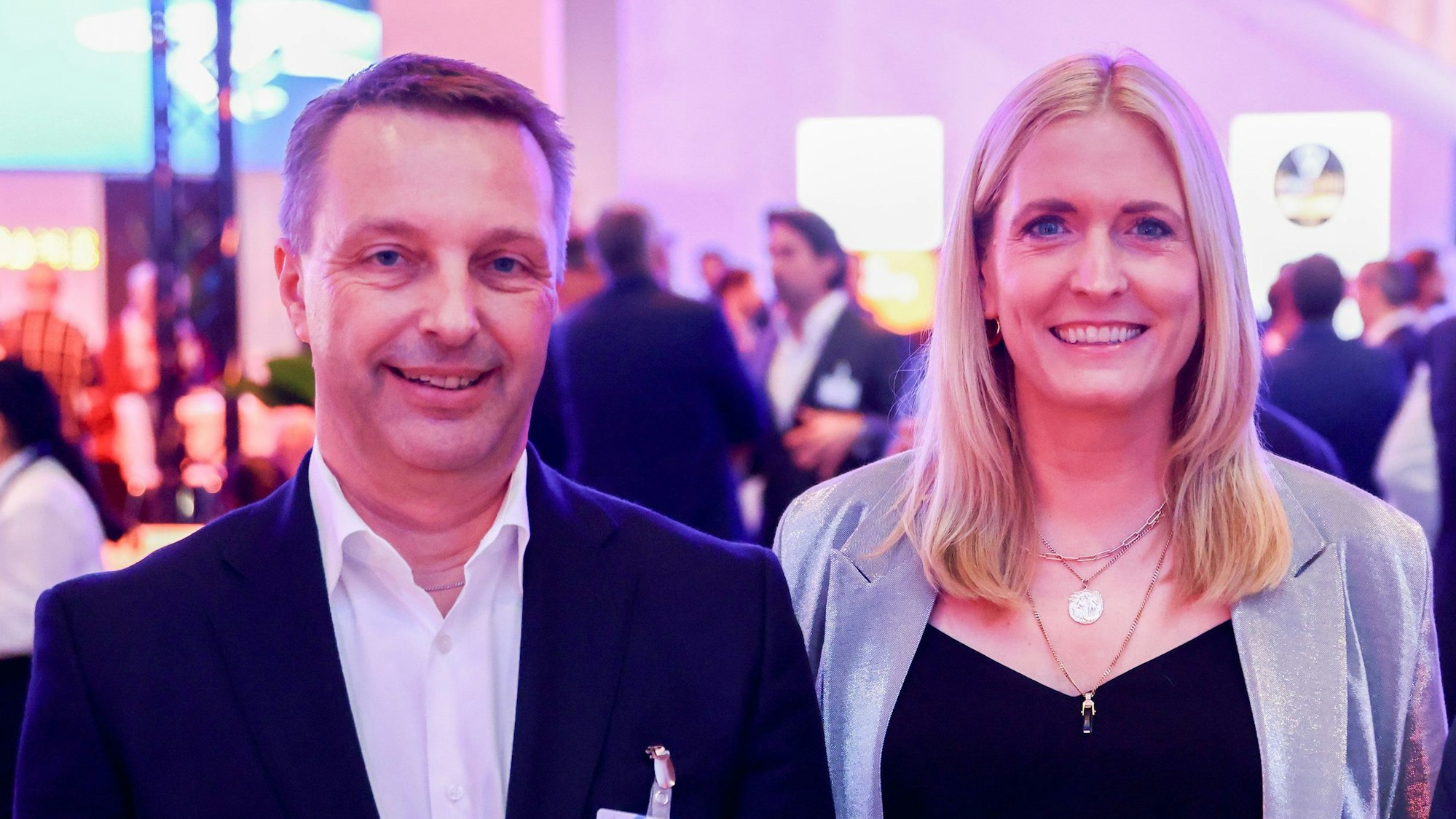 29.10.2024, Köln: Wirtschaftsnacht Rheinland - Messe Köln - Ehrengäste im Foyer. Foto: Thilo Schmülgen