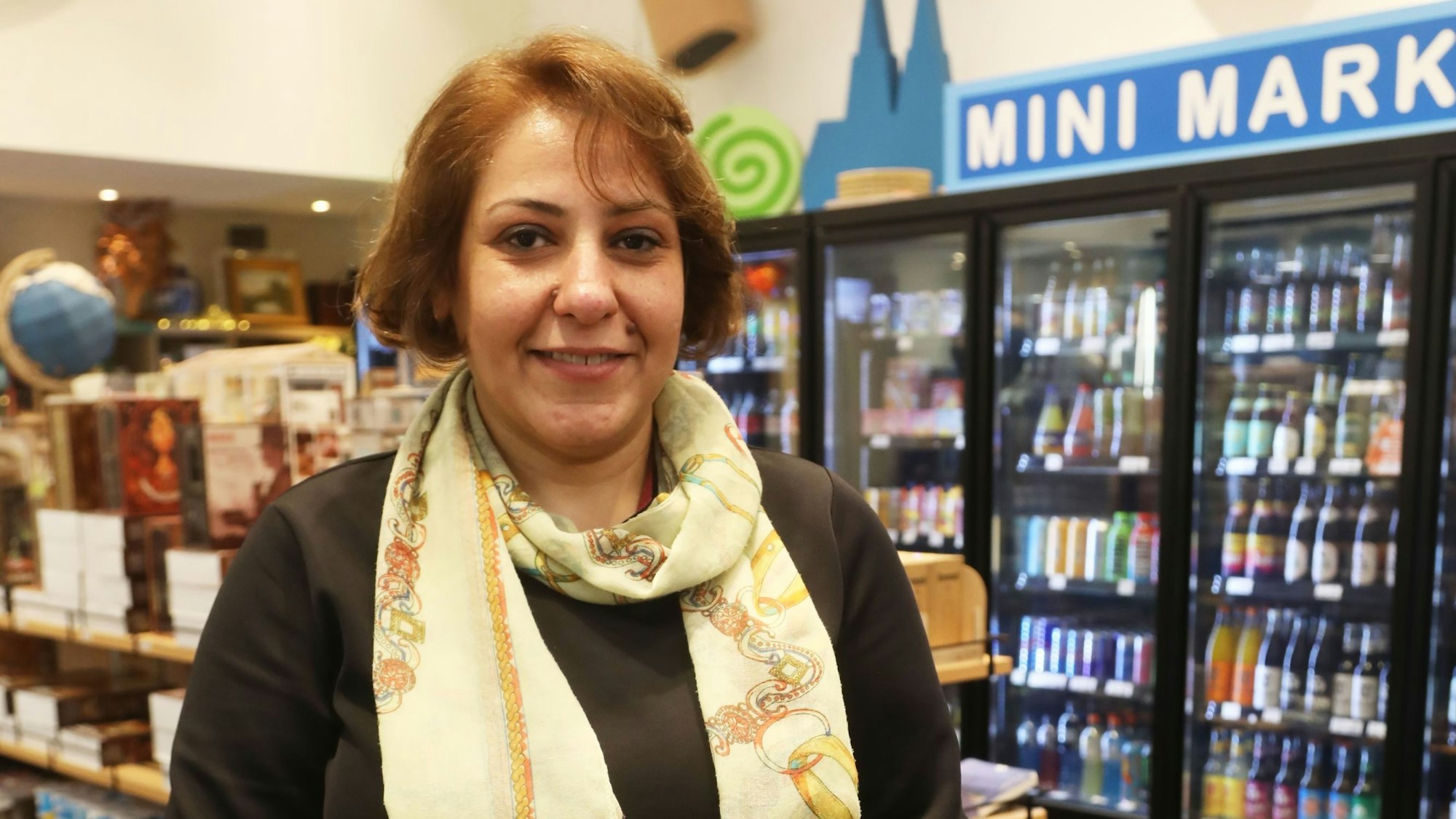 Deljin Motevassel in ihrem Kiosk an der Marzellenstraße in der Nähe des Kölner Doms.