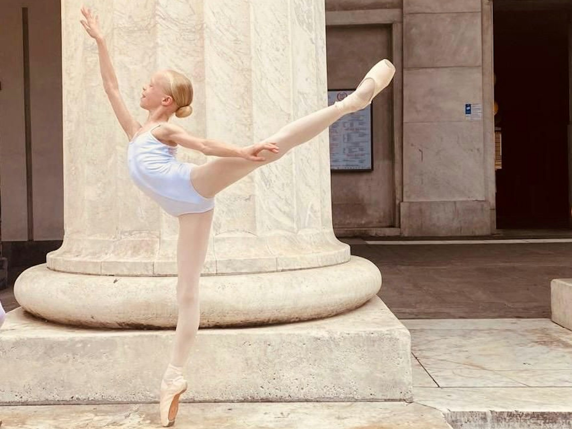 Die zwölfjährige Maja Mainka tanzt auf Spitze.