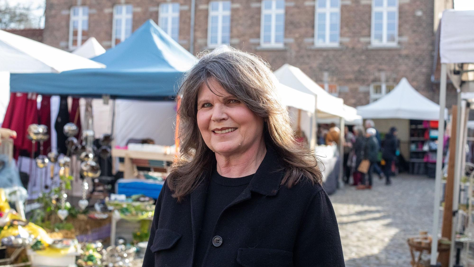 Dagmar Höhne-Heeger veranstaltet seit 30 Jahren den Kunsthandwerkermarkt im Bürgerzentrum Engelshof. Ab 2025 sucht sie eine Nachfolge.