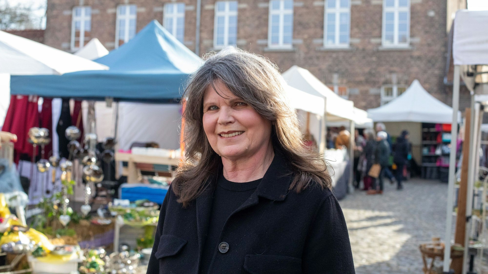 Dagmar Höhne-Heeger veranstaltet seit 30 Jahren den Kunsthandwerkermarkt im Bürgerzentrum Engelshof. Ab 2025 sucht sie eine Nachfolge.