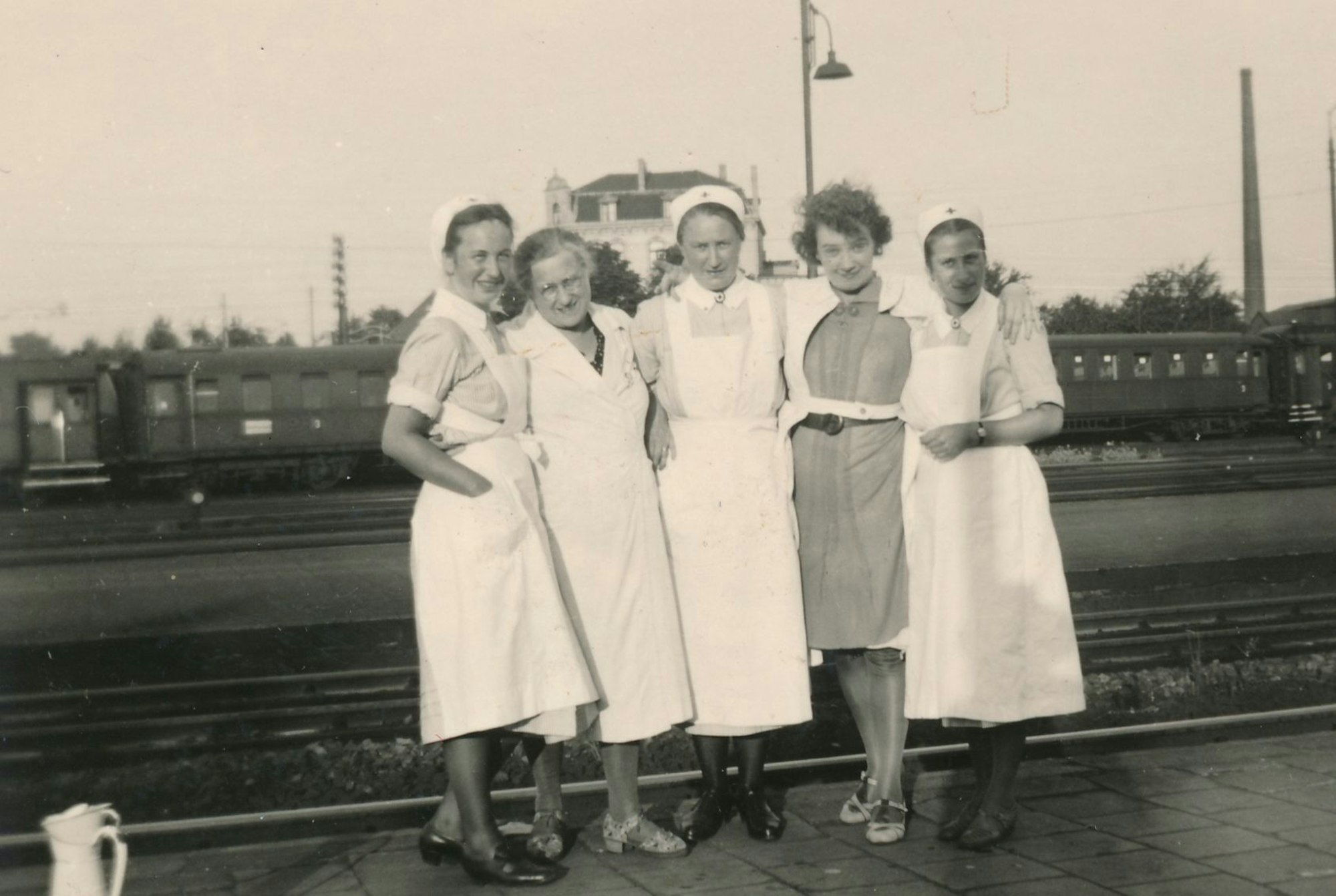 Helferinnen des DRK-Bahndienstes in Leverkusen.