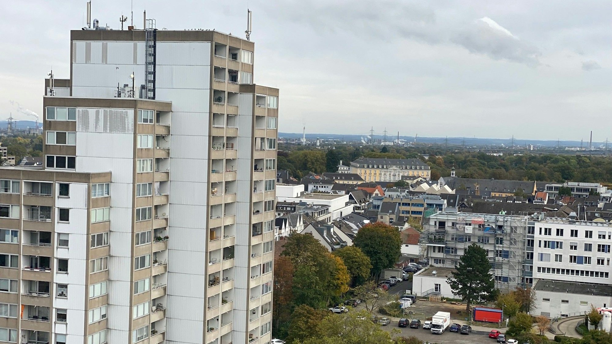 Zu sehen ist die Stadt Brühl aus der Vogelperspektive.