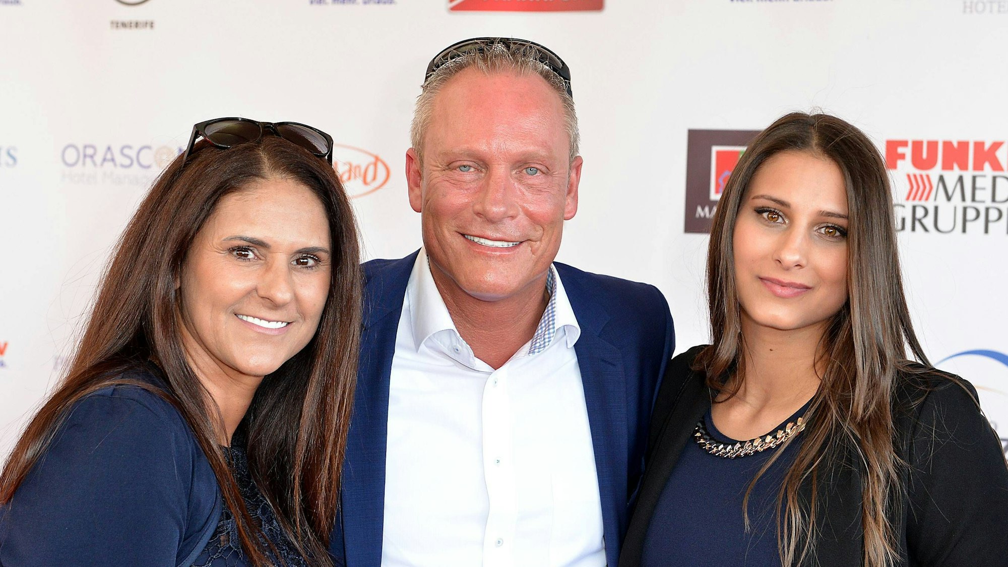 Marta Trovato, Jürgen Trovato und Sharon Trovato bei einer Gala.