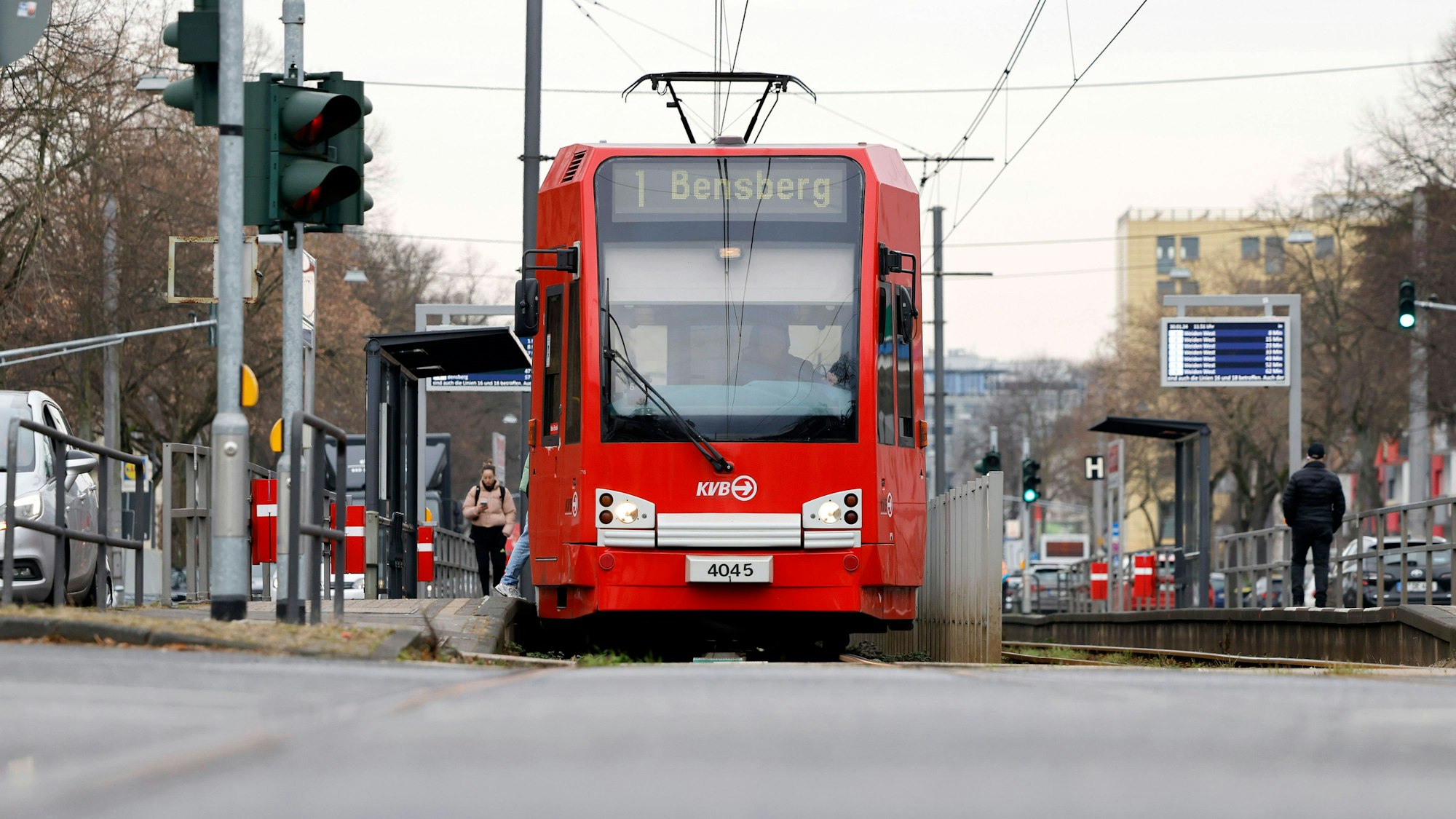 Am Donnerstag kam es auf der Linie 1 in Köln zu einem Unfall. (Symbolbild)