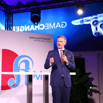 29.10.2024, Köln: Wirtschaftsnacht Rheinland - Messe Köln  - Bundesfinanzminister Christian Lindner spricht auf der Bühne. Foto: Thilo Schmülgen