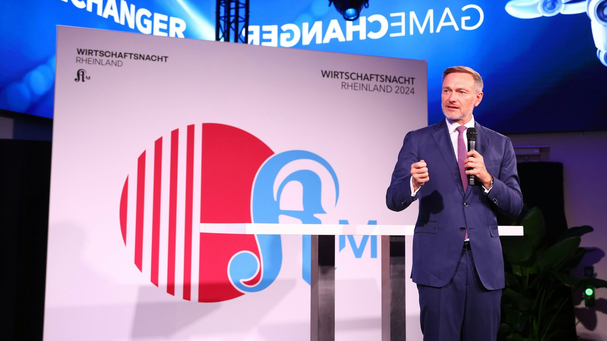 29.10.2024, Köln: Wirtschaftsnacht Rheinland - Messe Köln - Bundesfinanzminister Christian Lindner spricht auf der Bühne. Foto: Thilo Schmülgen