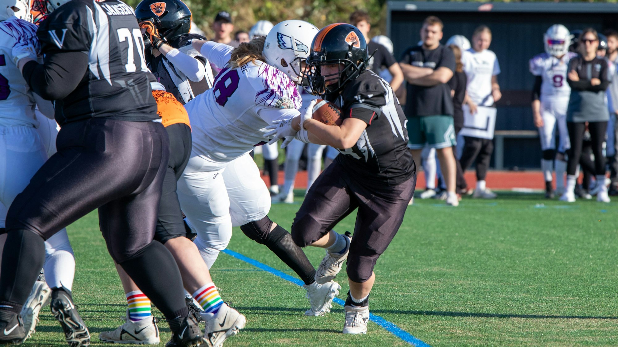 Zweikampfsituation zwischen einer Spielerin der Ronpires und den Reutlingen Eagles