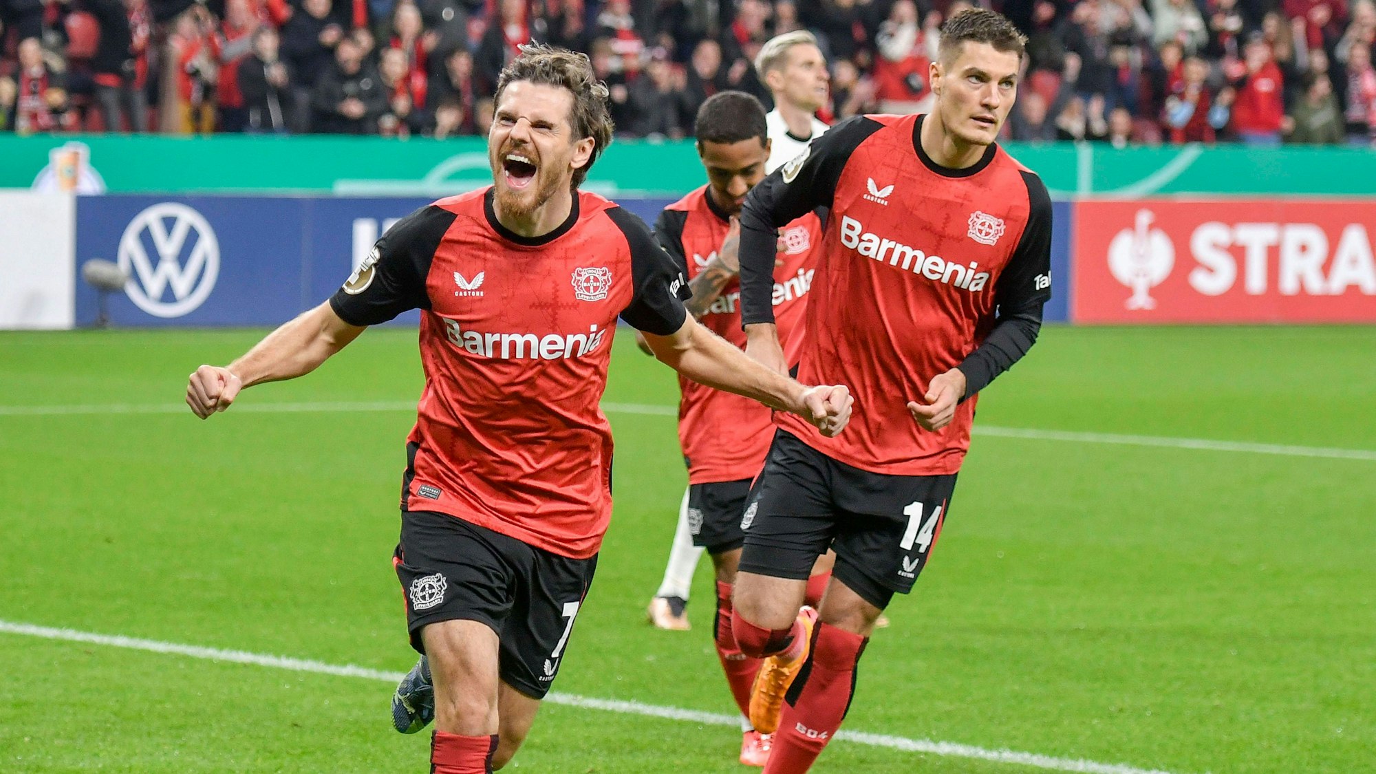 Patrick Schick Leverkusen 14 jubelt nach dem Tor zum 1:0 mit Jonas Hofmann Leverkusen 7 li. 29.10.2024 Fussball Bayer 04 Leverkusen vs SV Elversberg, BayArena, Leverkusen, DFB/DFL REGULATIONS PROHIBIT ANY USE OF PHOTOGRAPHS AS IMAGE SEQUENCES AND/OR QUASI-VIDEO NRW Germany *** Patrick Schick Leverkusen 14 celebrates after scoring the 1 0 goal with Jonas Hofmann Leverkusen 7 li 29 10 2024 Soccer Bayer 04 Leverkusen vs SV Elversberg, BayArena, Leverkusen, DFB DFL REGULATIONS PROHIBIT ANY USE OF PHOTOGRAPHS AS IMAGE SEQUENCES AND OR QUASI VIDEO NRW Germany Copyright: xpepphotox/xSaschaxWeizx pep00321, pep_20241029_hm_1356