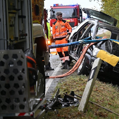 Kreutzhäuschen. Frontalzusammenstoß zwischen Pkw und Gülle-Trecker
