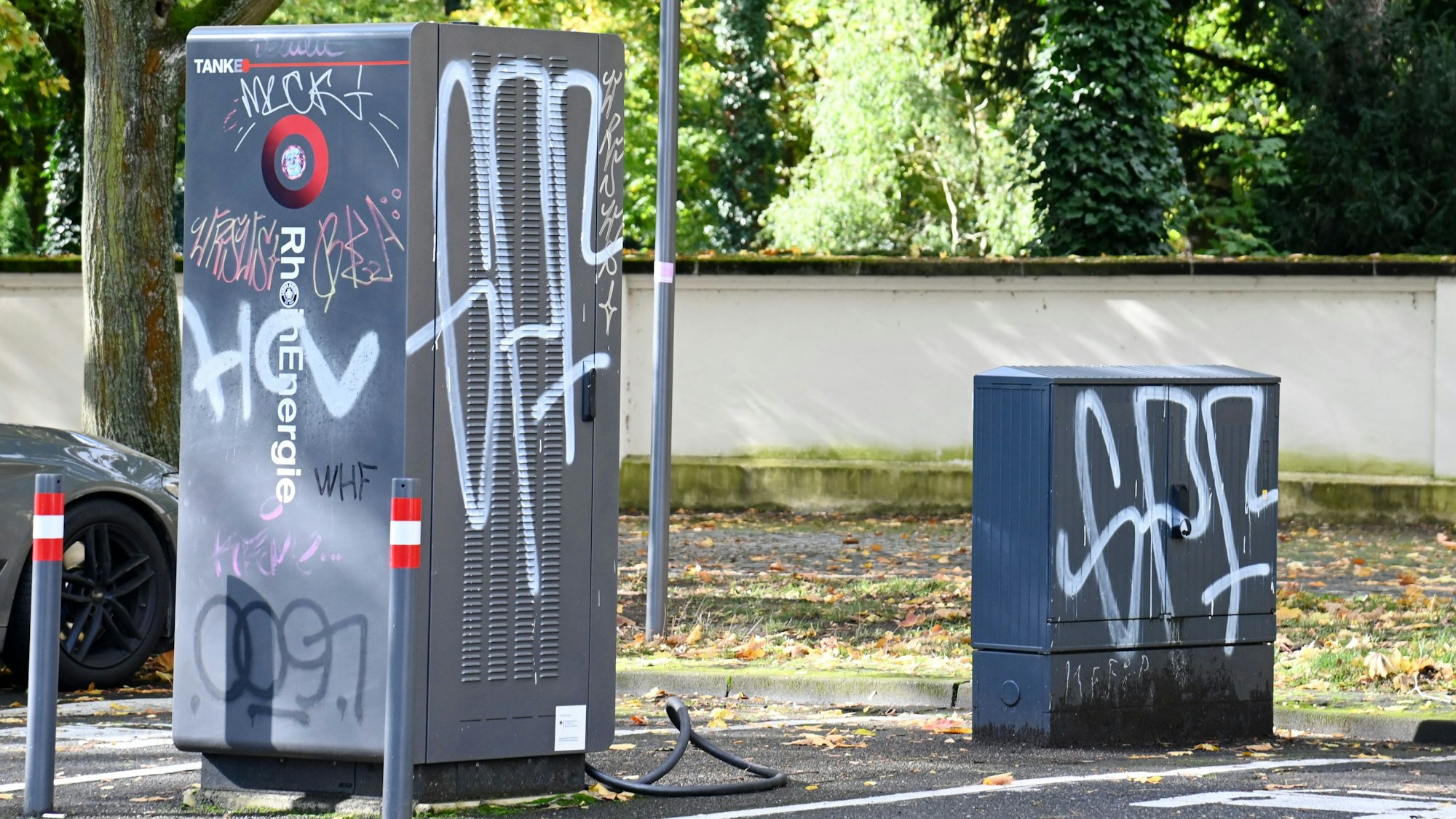 Eine Ladesäule der neueren Generation auf der Piusstraße.