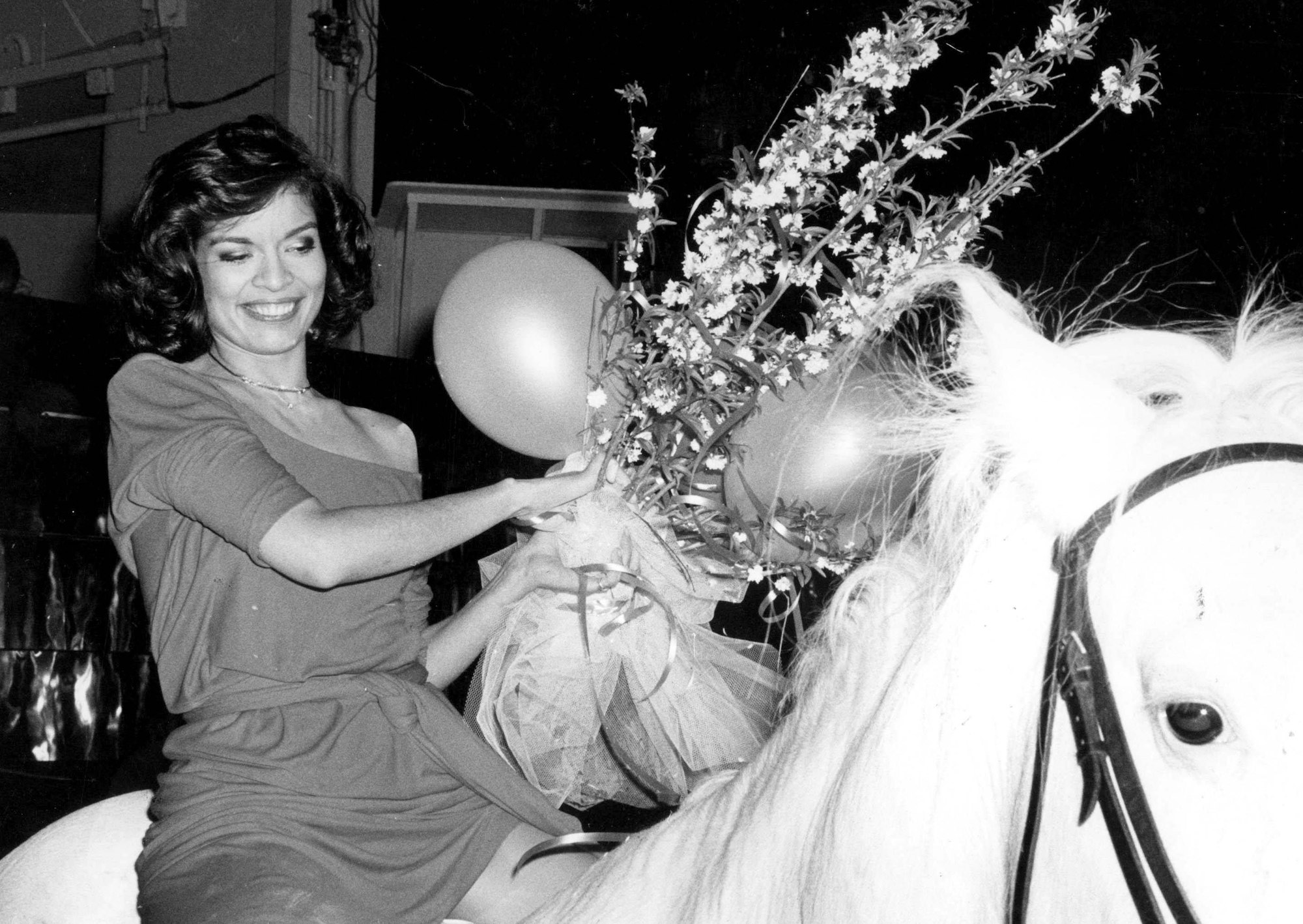 STUDIO 54 BIANCA JAGGER RIDING HER BIRTHDAY GIFT 1977. ROSE HARTMAN- STUDIO54RETRO PUBLICATIONxINxGERxSUIxAUTxONLY - ZUMAg49_ 20070620_gaf_g122_095
Studio 54 Bianca Jagger Riding her Birthday Poison 1977 Rose Hartman PUBLICATIONxINxGERxSUIxAUTxONLY 20070620_gaf_g122_095
