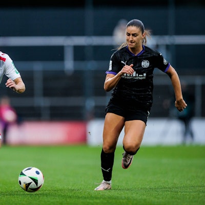 GOOGLE PIXEL Frauen Bundesliga: 1. FC Köln - SGS Essen 15.09.2024 Zweikampf Sylwia Matysik 1. FC Köln, 20, Laureta Elmazi SGS Essen, 11 GOOGLE PIXEL Frauen Bundesliga, 1. FC Köln - SGS Essen, Köln, Franz-Kremer-Stadion am 15.09.2024 DFB REGULATIONS PROHIBIT ANY USE OF PHOTOGRAPHS AS IMAGE SEQUENCES AND/OR QUASI-VIDEO. *** GOOGLE PIXEL Frauen Bundesliga 1 FC Köln SGS Essen 15 09 2024 duel Sylwia Matysik 1 FC Köln, 20 , Laureta Elmazi SGS Essen, 11 GOOGLE PIXEL Frauen Bundesliga, 1 FC Köln SGS Essen, Köln, Franz Kremer Stadion am 15 09 2024 DFB REGULATIONS PROHIBIT ANY USE OF PHOTOGRAPHS AS IMAGE SEQUENCES AND OR QUASI VIDEO Copyright: xBEAUTIFULxSPORTS/Wunderlx