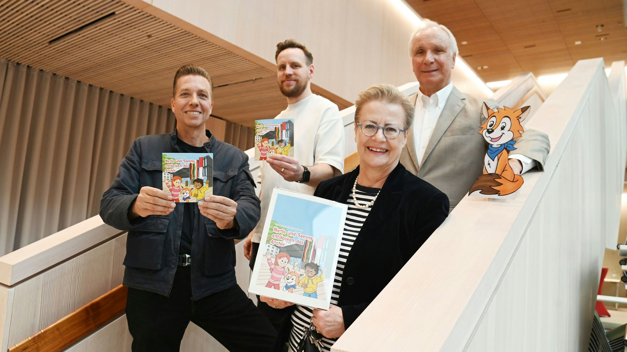 Das Team bei der Kinderbuchvorstellung im Historischen Archiv mit Rheinischem Bildarchiv. V.l.n.r.: Illustrator Heiko Wrusch, Autor Mirko Born-Nanni, Archivdirektorin Bettina Schmidt-Czaia, Vorstandvorsitzender des Archivs Burkhard von der Mühlen.