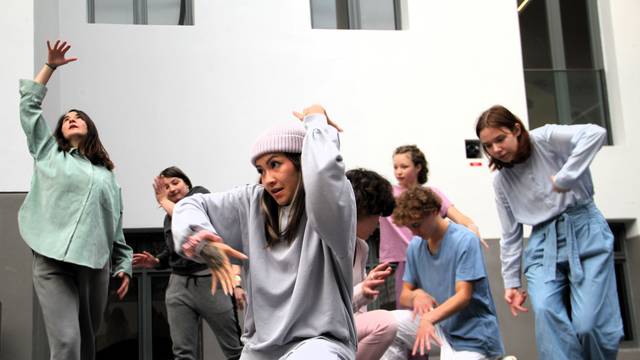 Die theatrale Inszenierung „Do not touch this!“ vereinte am Genoveva Gymnasium Musik, Tanz und Schauspiel in ausdrucksstarken Performances.