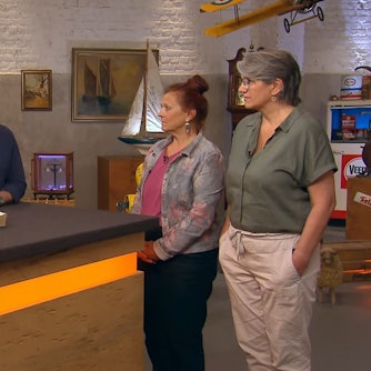 Cordula Paar (v.r.) mit ihrer Freundin Lisa von Reiche, Horst Lichter und Expertin Bianca Berding bei „Bares für Rares“.