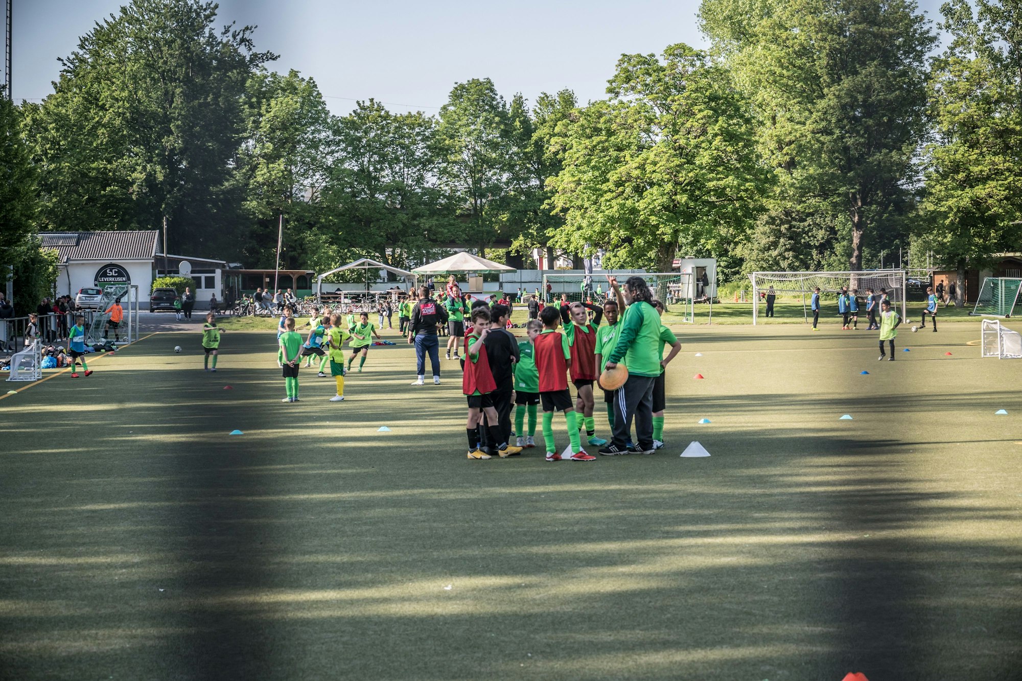 Trainingstag beim SC Leverkusen, der Platz soll nach den Plänen von Bayer 04 zu Parkplätzen umgebaut werden.
