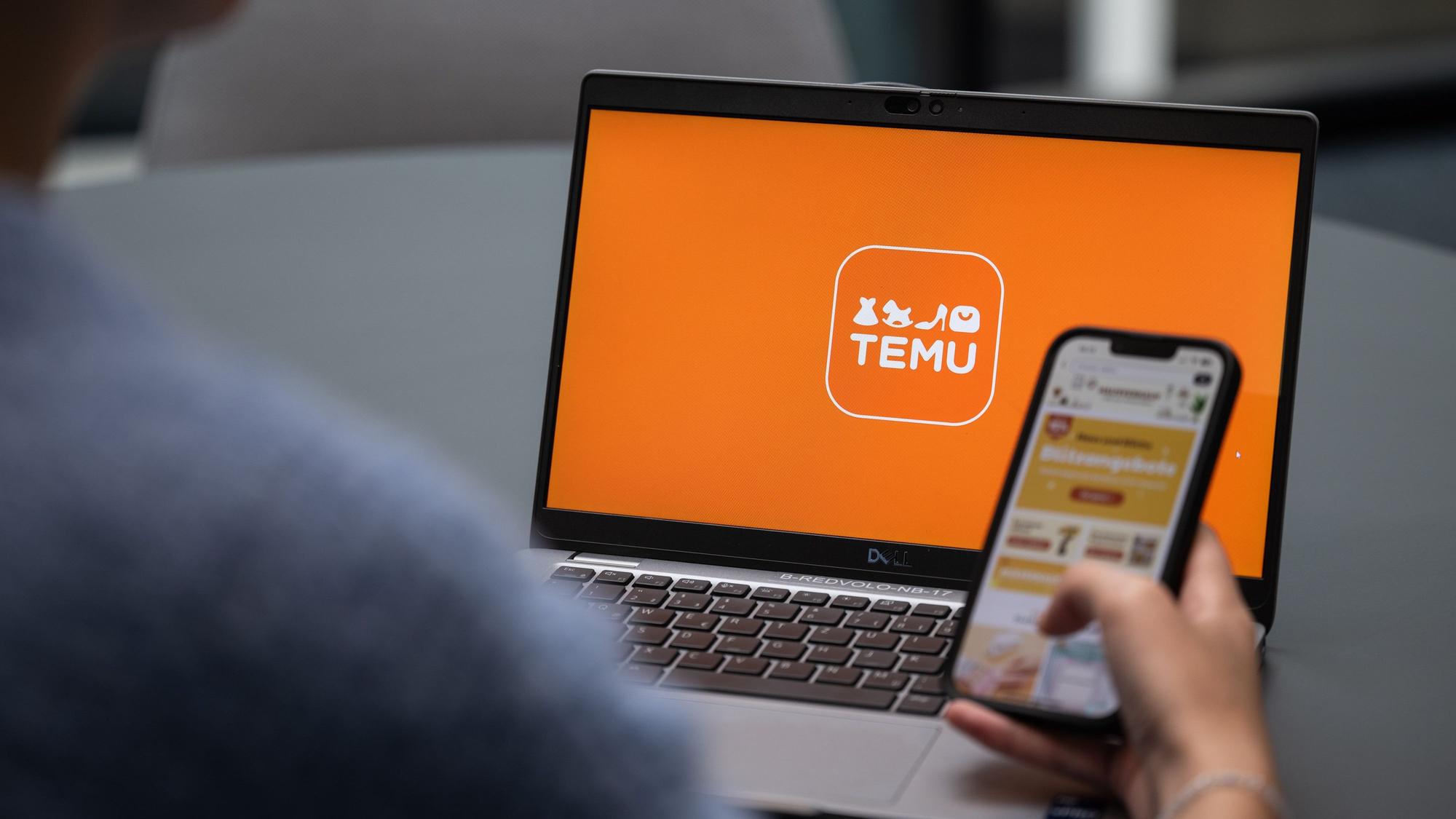 29.08.2023, Berlin: Blick auf einen Laptop mit dem Logo der App Temu (gestellte Szene). Mit seinen Billigangeboten schwimmt der Online-Marktplatz aus China in Deutschland auf einer Erfolgswelle.