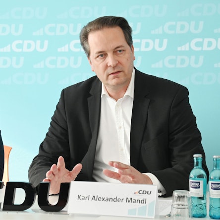 Karl Alexander Mandl äußert sich am Donnerstagmittag zur anstehenden OB-Kandidatur.