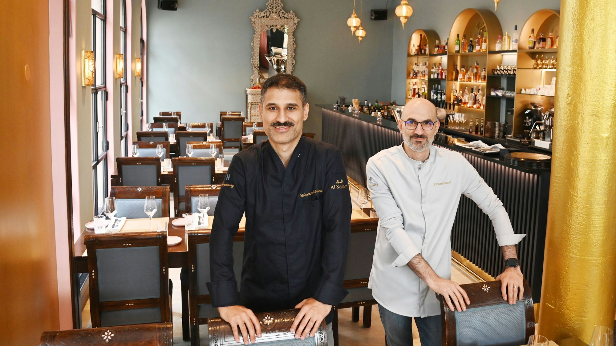Al Salam gibt es seit 38 Jahren in Köln, Familie Nazzal folgt auf Casa di Biase am Eifelplatz. Mohammad (l.)und Ahmad Nazzal sind zwei von drei Brüdern, die das Lokal nun führen.