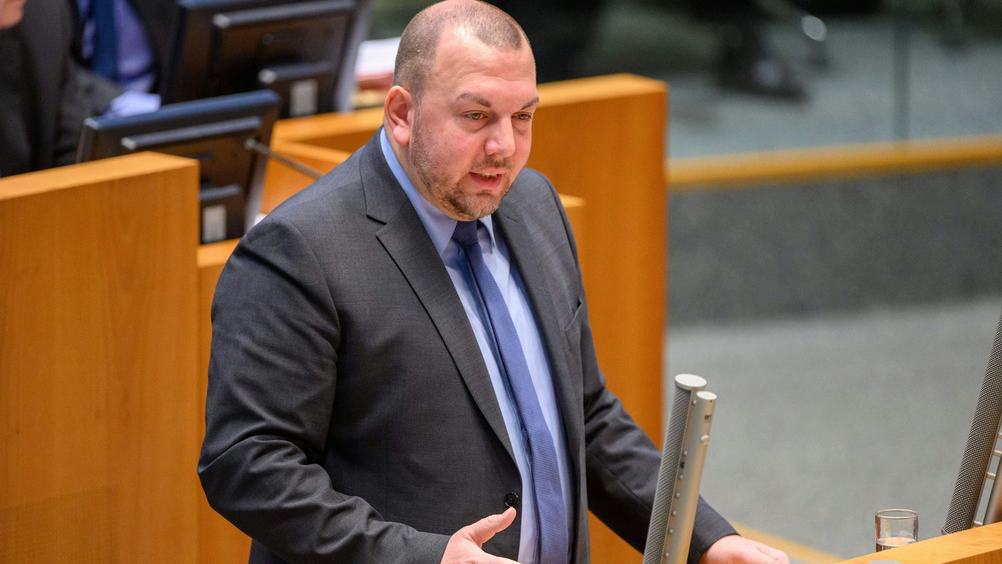 Klaus ESSER, AfD-Fraktion, bei seiner Rede.