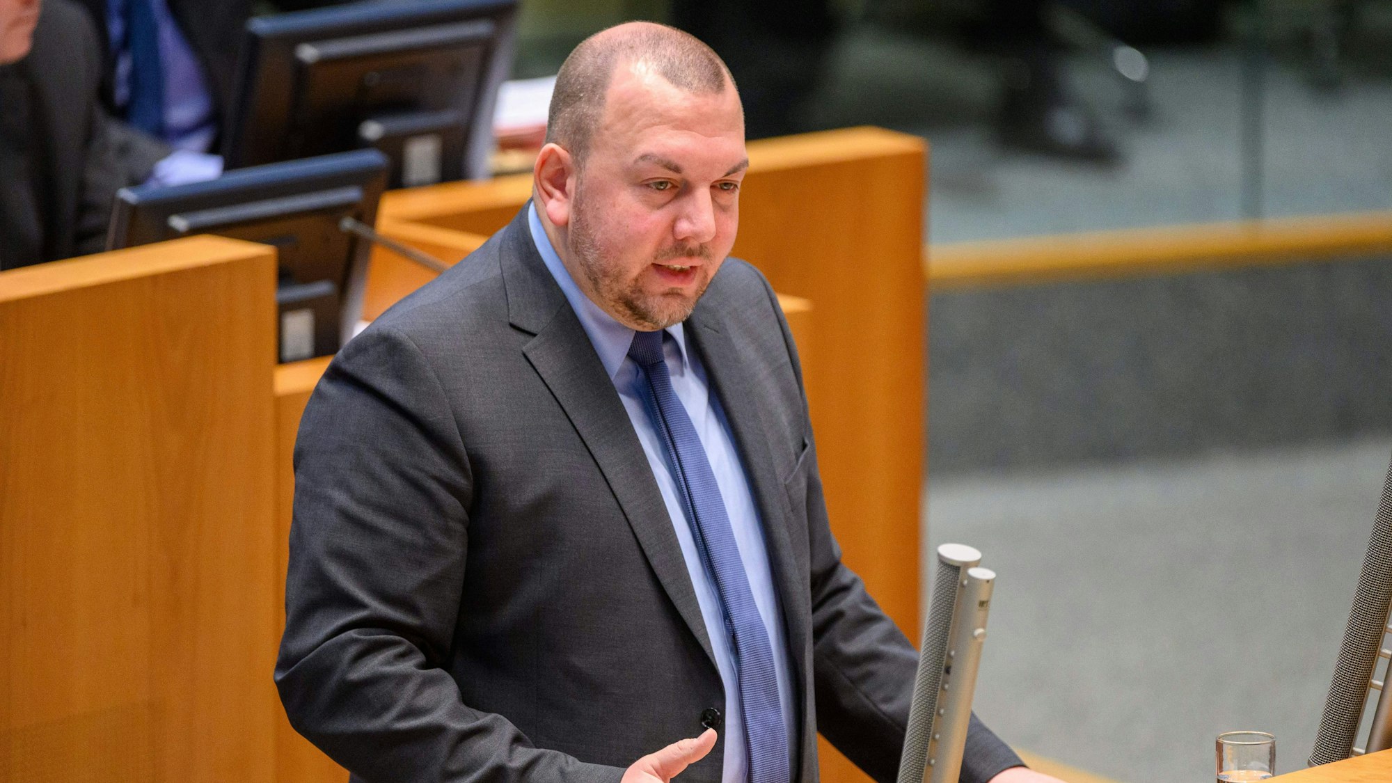 Klaus ESSER, AfD-Fraktion, bei einer Rede im Landtag von Nordrhein-Westfalen.
