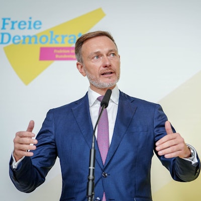 29.10.2024, Berlin: Christian Lindner (FDP), Bundesminister der Finanzen und FDP-Parteivorsitzender, gibt nach einem Treffen seiner Fraktion mit Wirtschaftsverbänden im Reichstagsgebäude auf der Fraktionsebene des Bundestags eine Pressekonferenz. Foto: Kay Nietfeld/dpa +++ dpa-Bildfunk +++