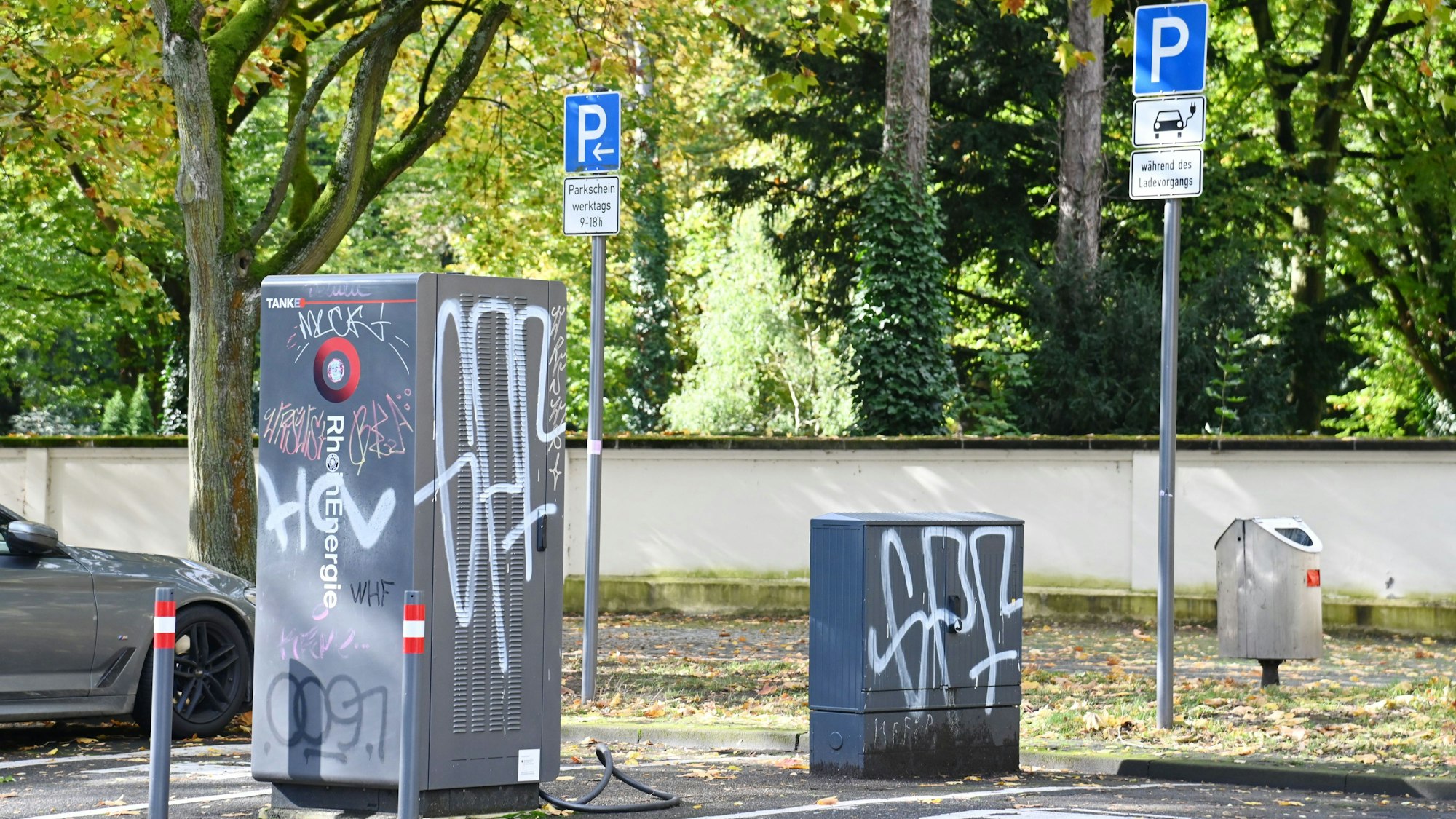 17.10.2024 Köln. Eine Ladesäule der neueren Generation auf der Piusstraße. Foto: Alexander Schwaiger