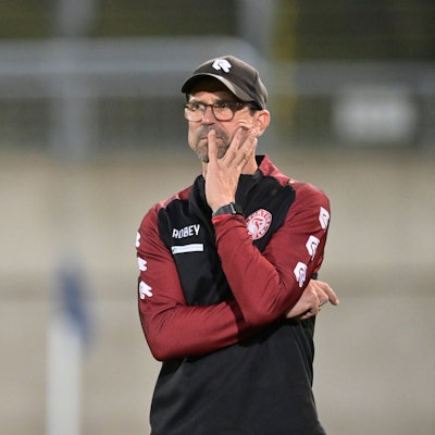 GER, Regionalliga West, Wuppertaler SV vs. Fortuna Köln / 30.08.2024, Wuppertal , Stadion am Zoo, GER, Regionalliga West, Wuppertaler SV vs. Fortuna Köln DFB- Regionalliga West regulations prohibit any use of photographs as image sequences and/or quasi-video im Bild ein nachdenklicher Trainer Matthias Mink Fort. Köln . *** GER, Regionalliga West, Wuppertaler SV vs Fortuna Köln 30 08 2024, Wuppertal , Stadion am Zoo, GER, Regionalliga West, Wuppertaler SV vs Fortuna Köln DFB Regionalliga West regulations prohibit any use of photographs as image sequences and or quasi video in the picture a thoughtful coach Matthias Mink Fort Köln NordphotoxGmbHx/xFreund nph00018