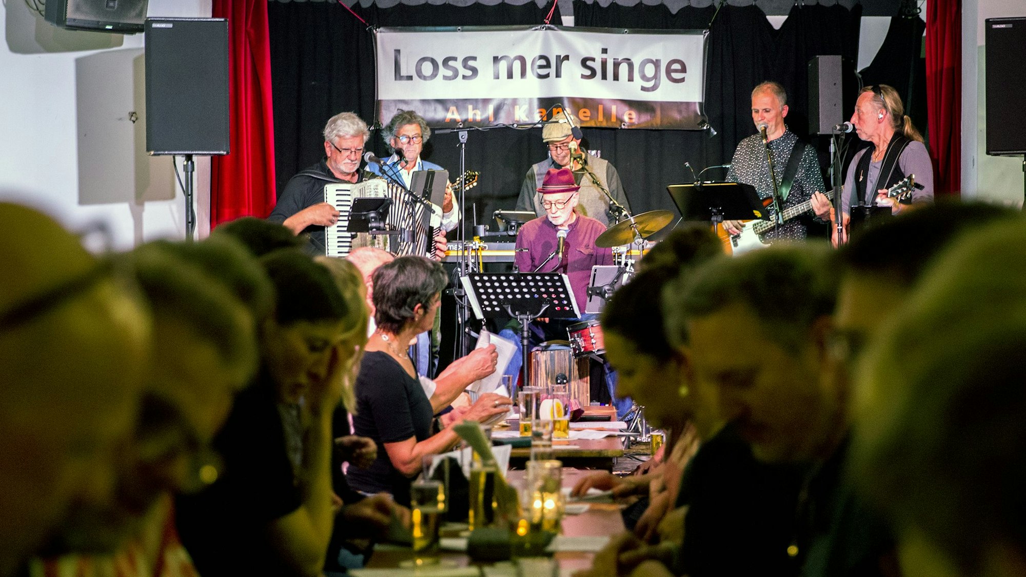 Premiere Ahl Kamelle Band 2024 im Gasthaus im Viertel, Nippes.