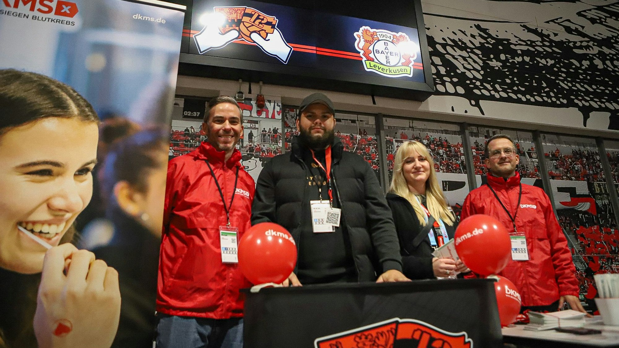 An mehreren Stellen in der BayArena konnten sich die Fans typisieren lassen.