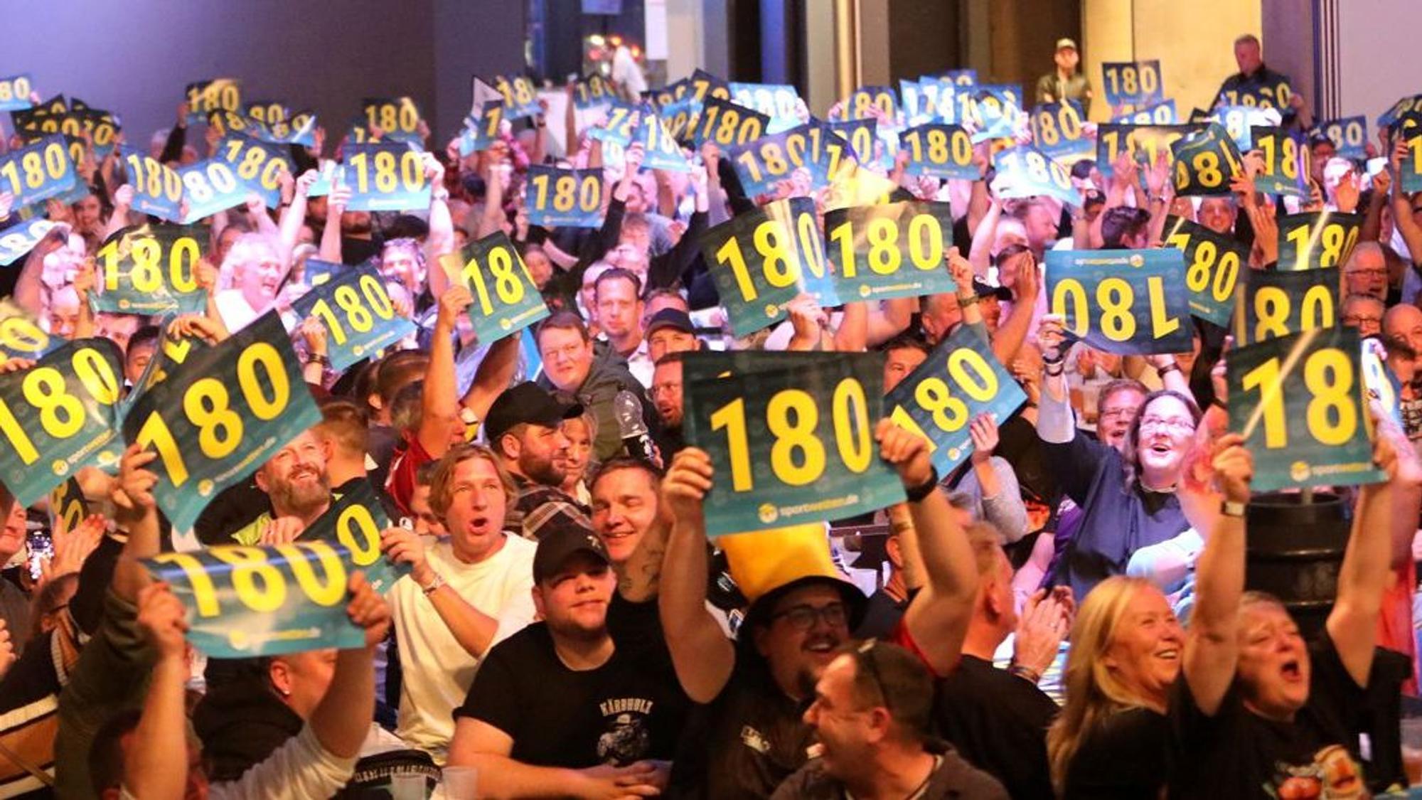 Knapp 1000 Dart-Fans kamen in die Troisdorfer Stadthalle.