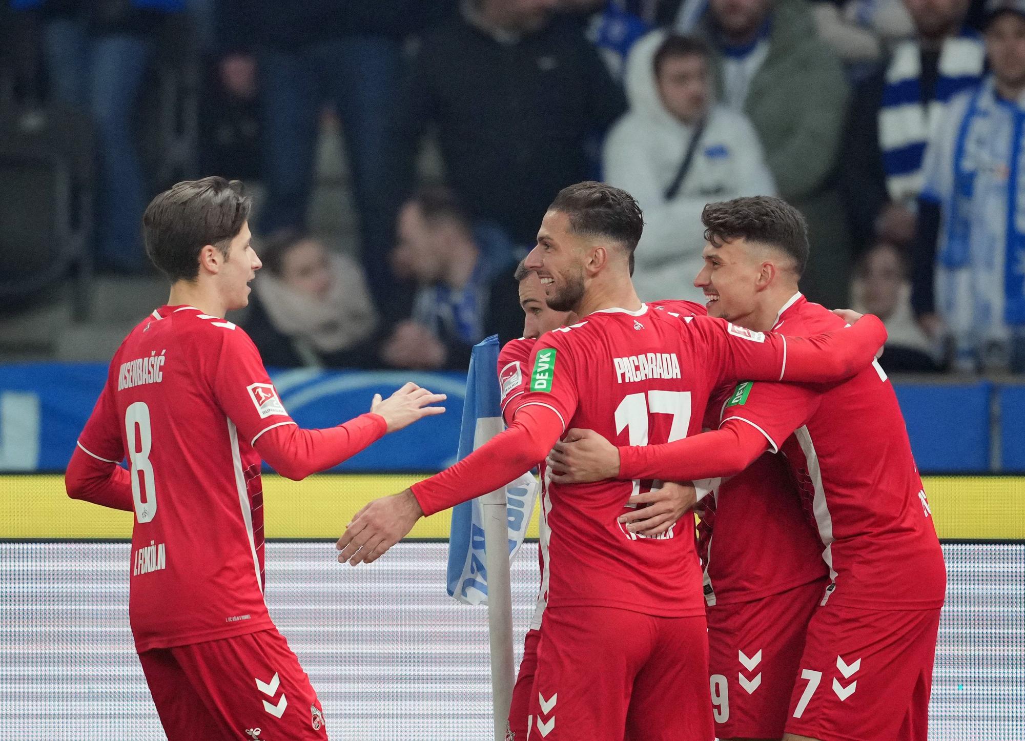 Kölns Spieler bejubeln den Treffer zum 1:0.