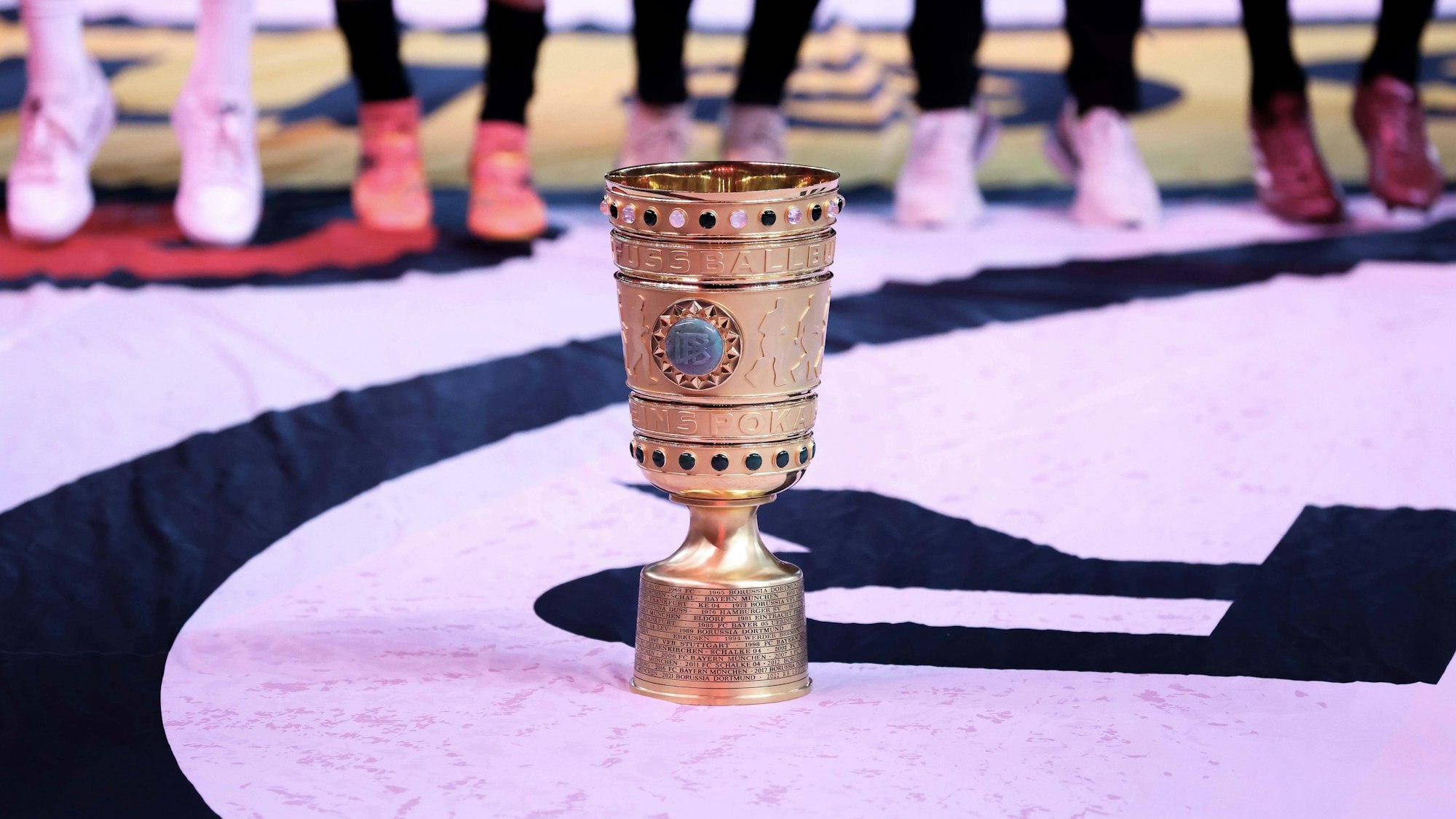 Bayer 04 Leverkusen ist in dieser Pokalsaison Titelverteidiger, im Achtelfinale trifft die Werkself auf den FC Bayern München.