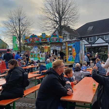 Menschen auf Martinsfest